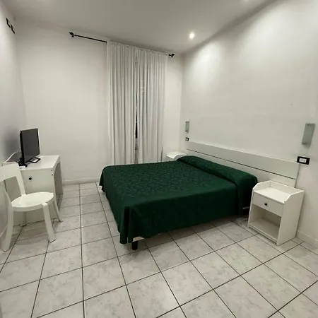 ポロン ゲストハウス 3*