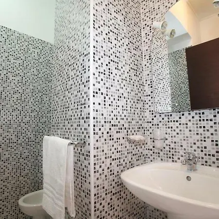 ポロン ゲストハウス 3*